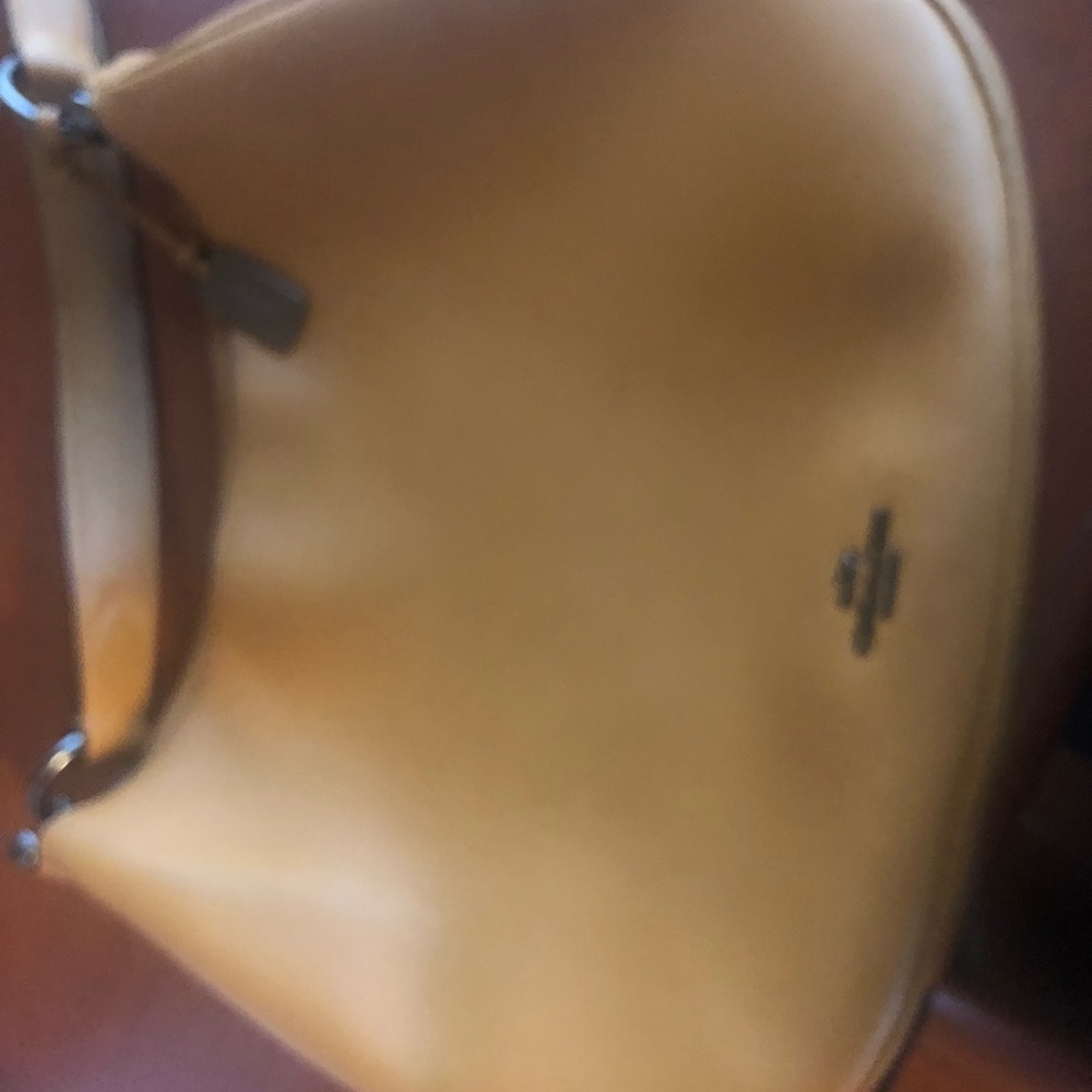 Beautiful Authentic Coach Shoulder Bag - Picture 7 of 7